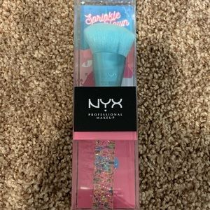 NYX face brush